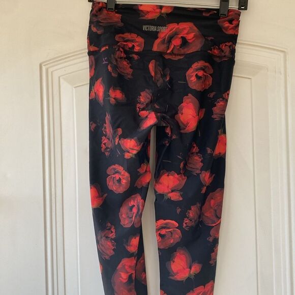 Victoria’s Secret sport leggings Black red floral print. Like new size medium. - Picture 4 of 10